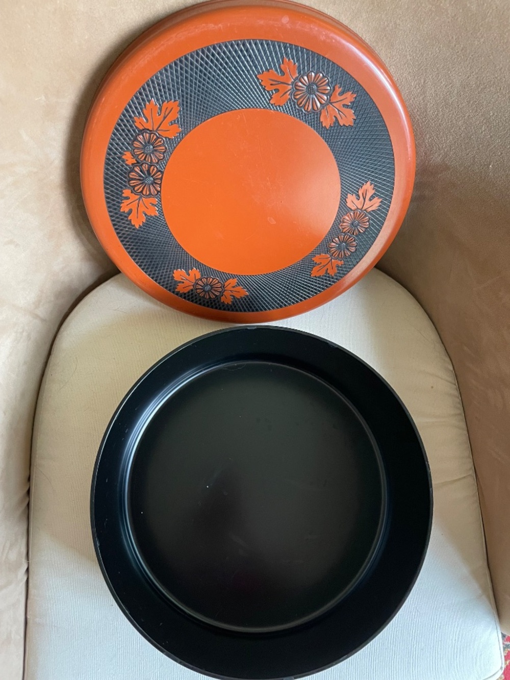 PRICE DROP! Dramatic Japanese inspired leaf motif round box with lid
